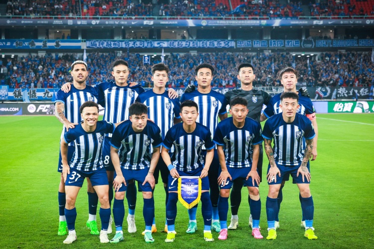 博主：本賽季武漢三鎮(zhèn)主場上座總?cè)藬?shù)127830人，中超倒數(shù)第三