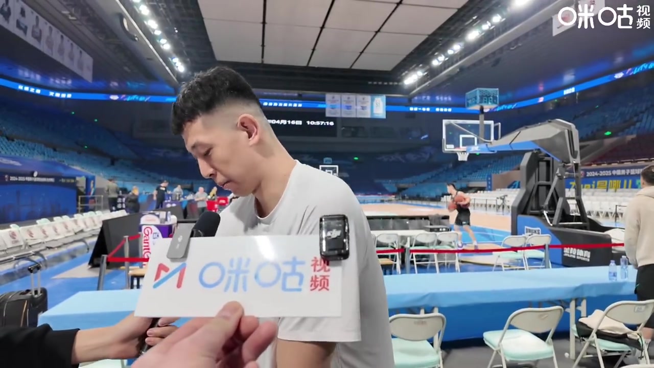 楊鳴：季后賽中強度和沖擊力都很重要韓德君今晚還是不能出戰(zhàn)