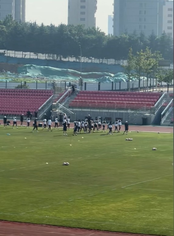 假期結(jié)束！青島西海岸今天重新集結(jié)，進(jìn)行恢復(fù)訓(xùn)練